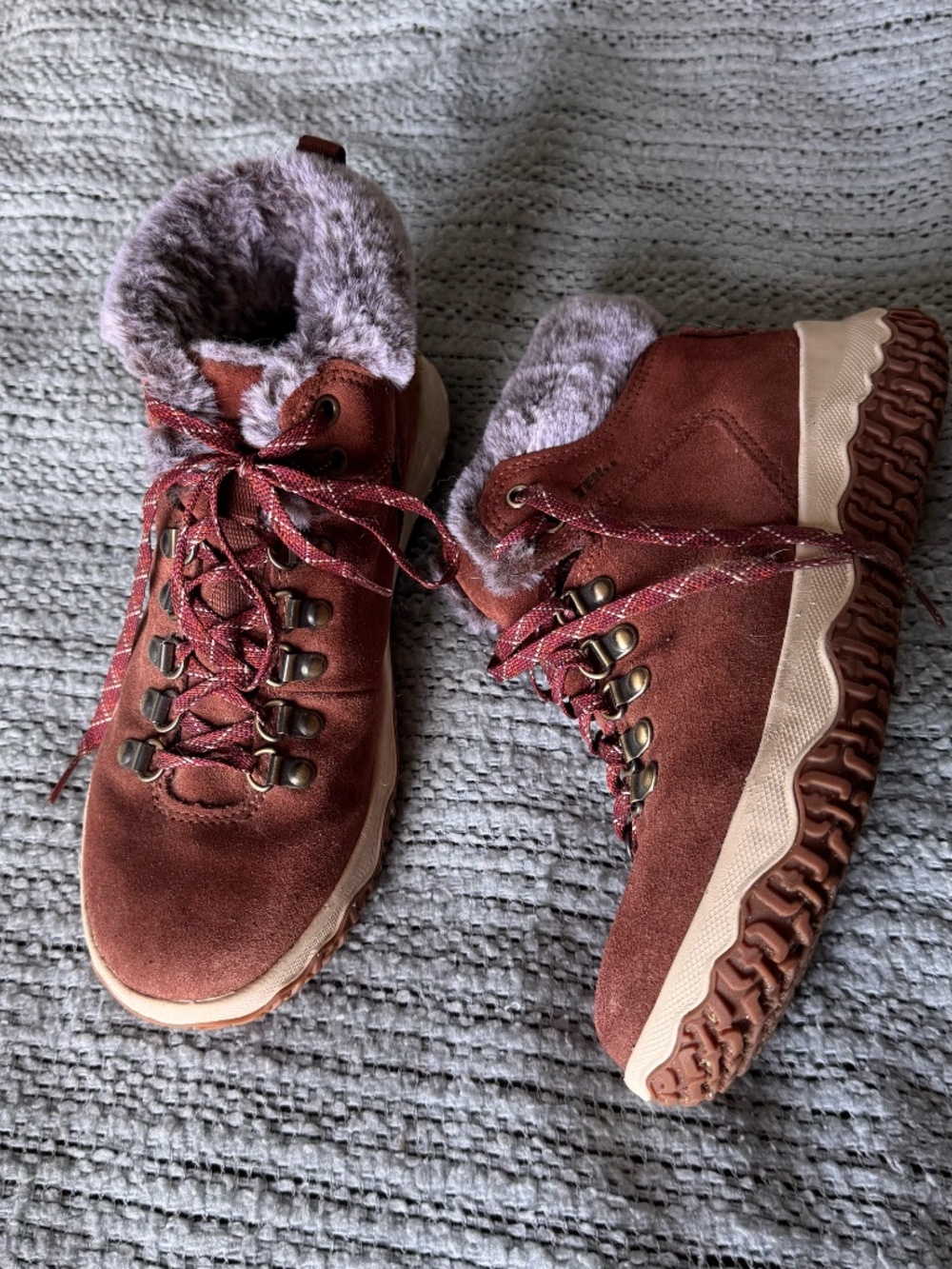 LL Bean Women's Day Venture Insulated Boots, Lace-Up - Picture 2 of 6